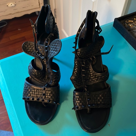 Excellent BCBG Studded Kitten Heel - 10